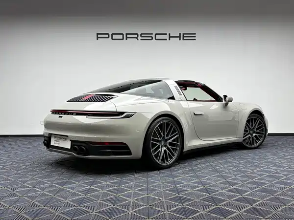 Porsche 911 2023