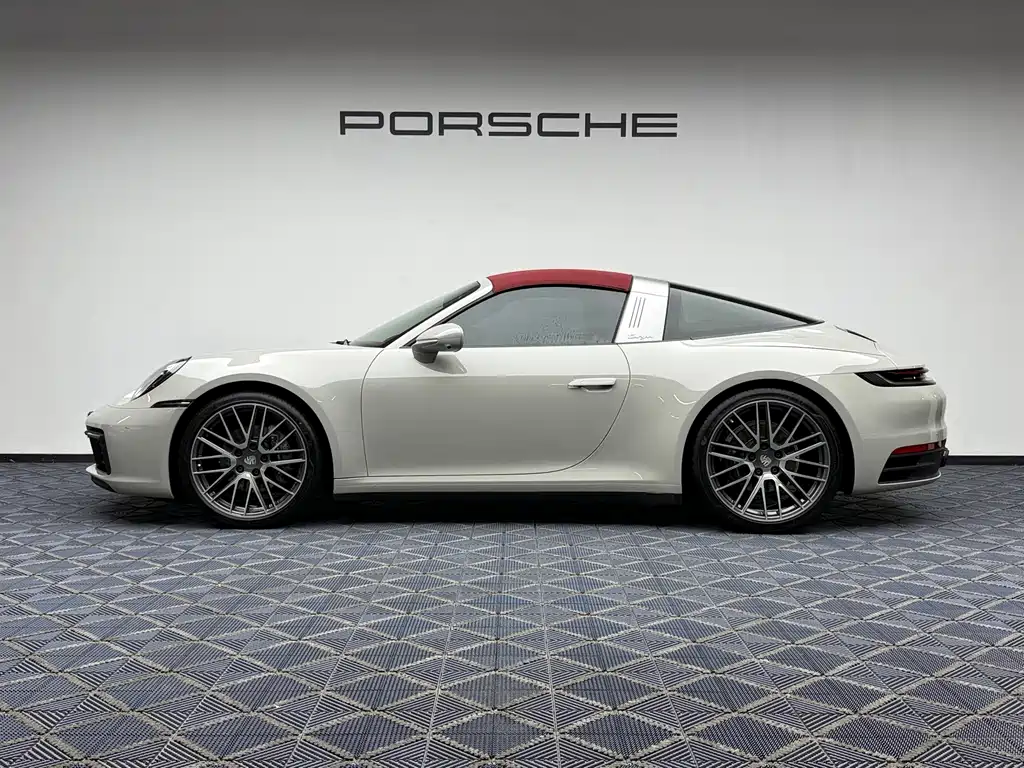 Porsche 911 2023 — фото 11