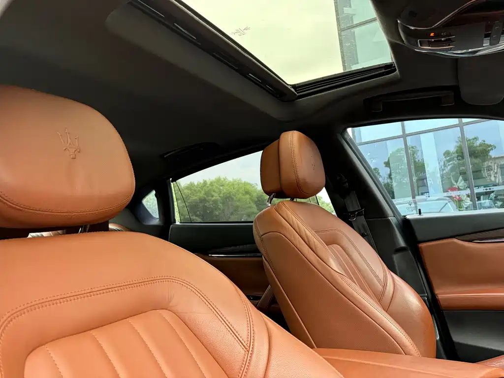Maserati Quattroporte 2016 — фото 12