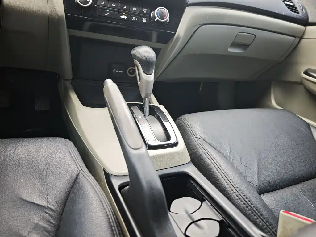 Honda Civic 2015 — фото 12