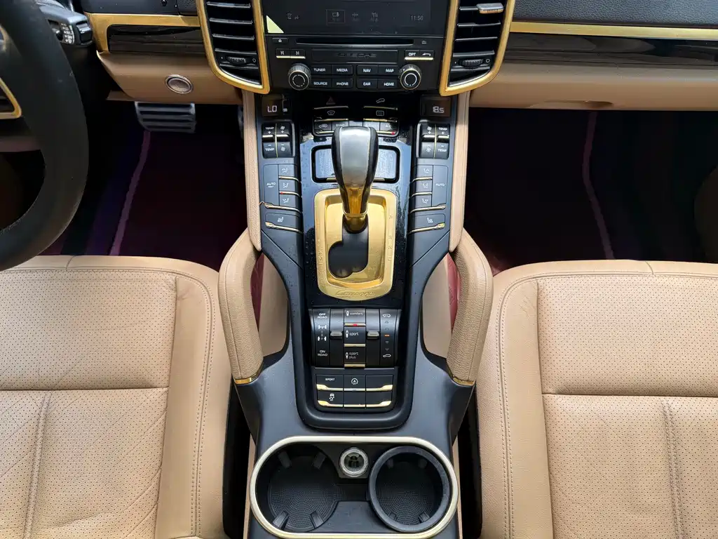 Porsche Cayenne 2017 — фото 12