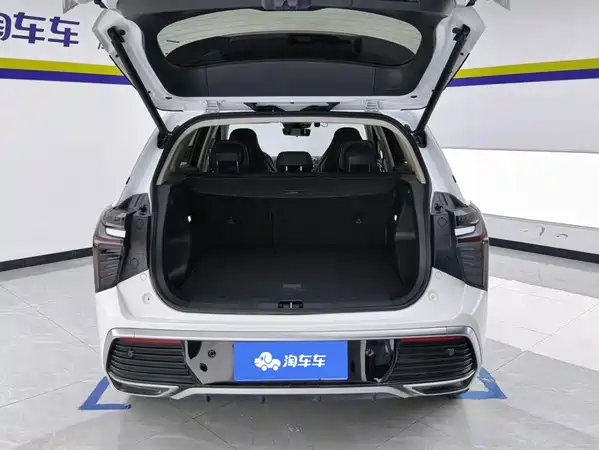 Hongqi HS3 2024