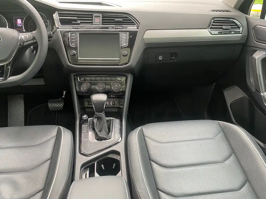 Volkswagen Tiguan L 2018 — фото 14
