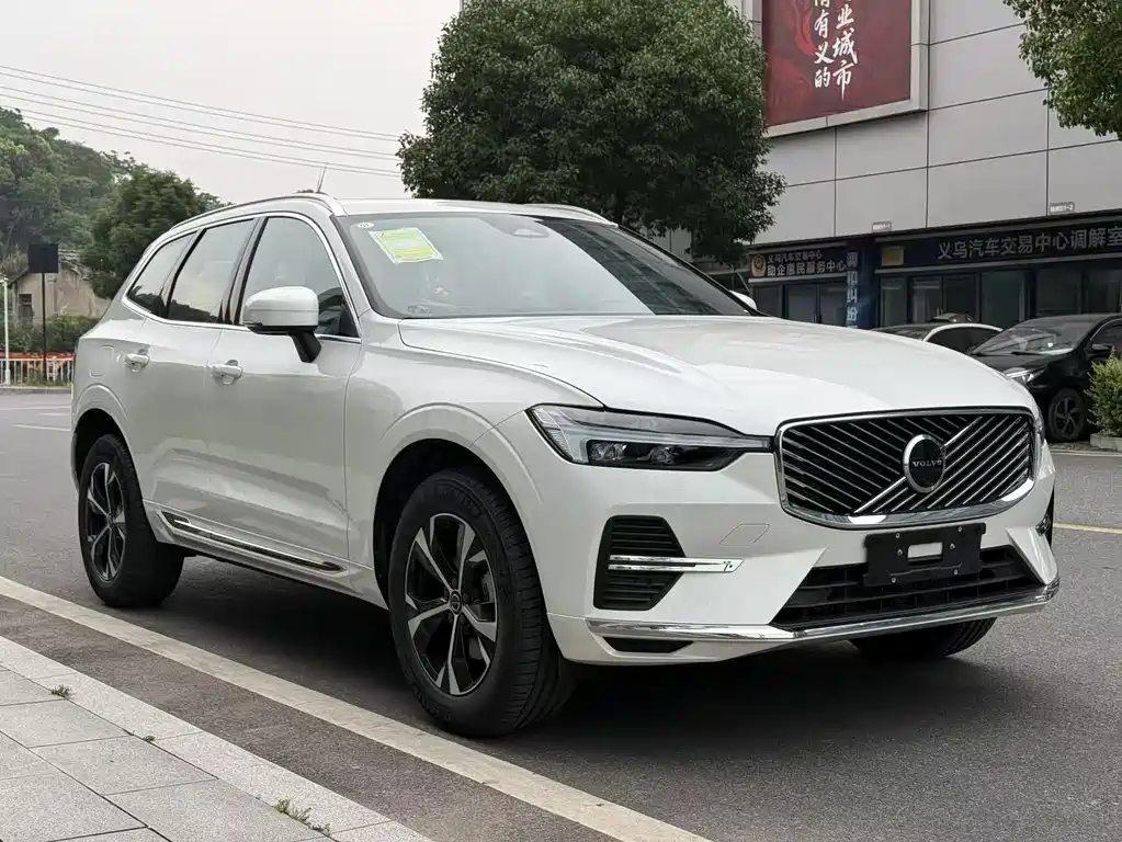 Volvo XC60 2026 — фото 3