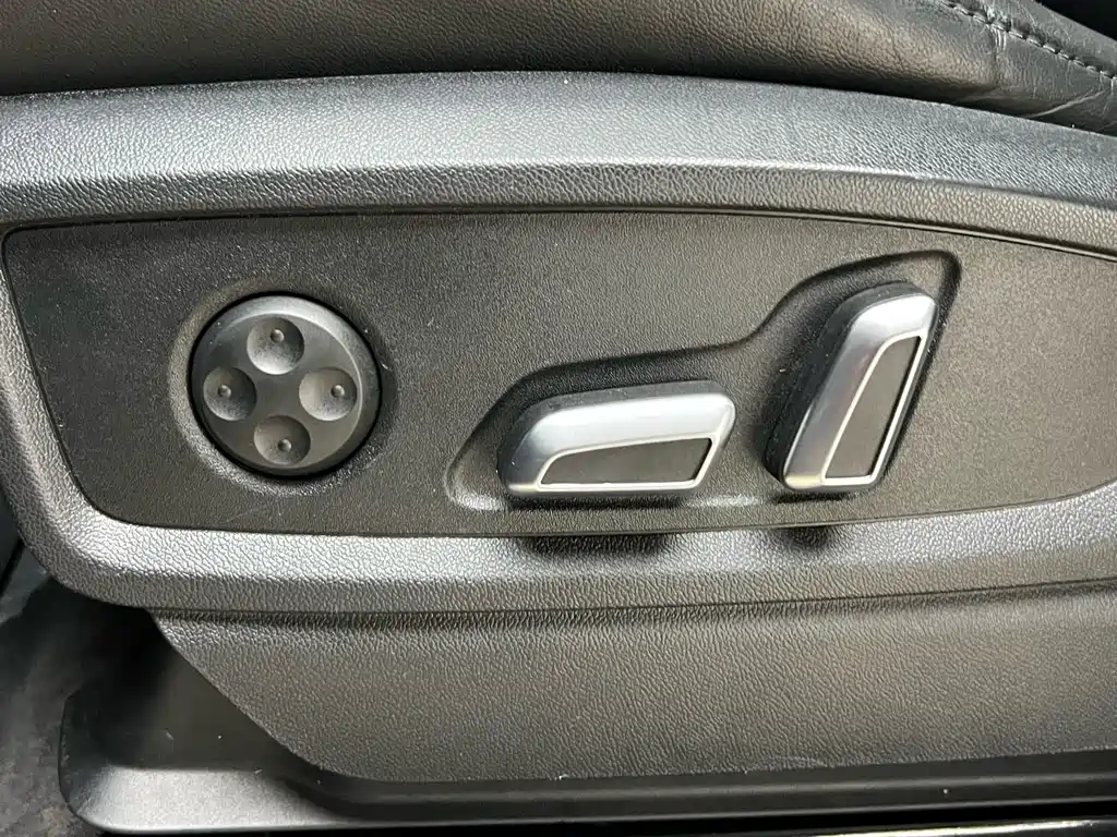 Audi Q5L 2023 — фото 20