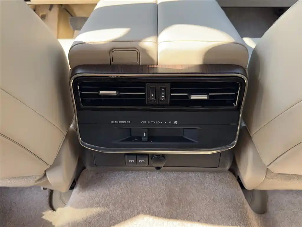 Toyota Land Cruiser 2024 — фото 11