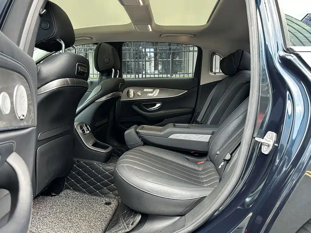 Mercedes-Benz E-Class 2021 — фото 14