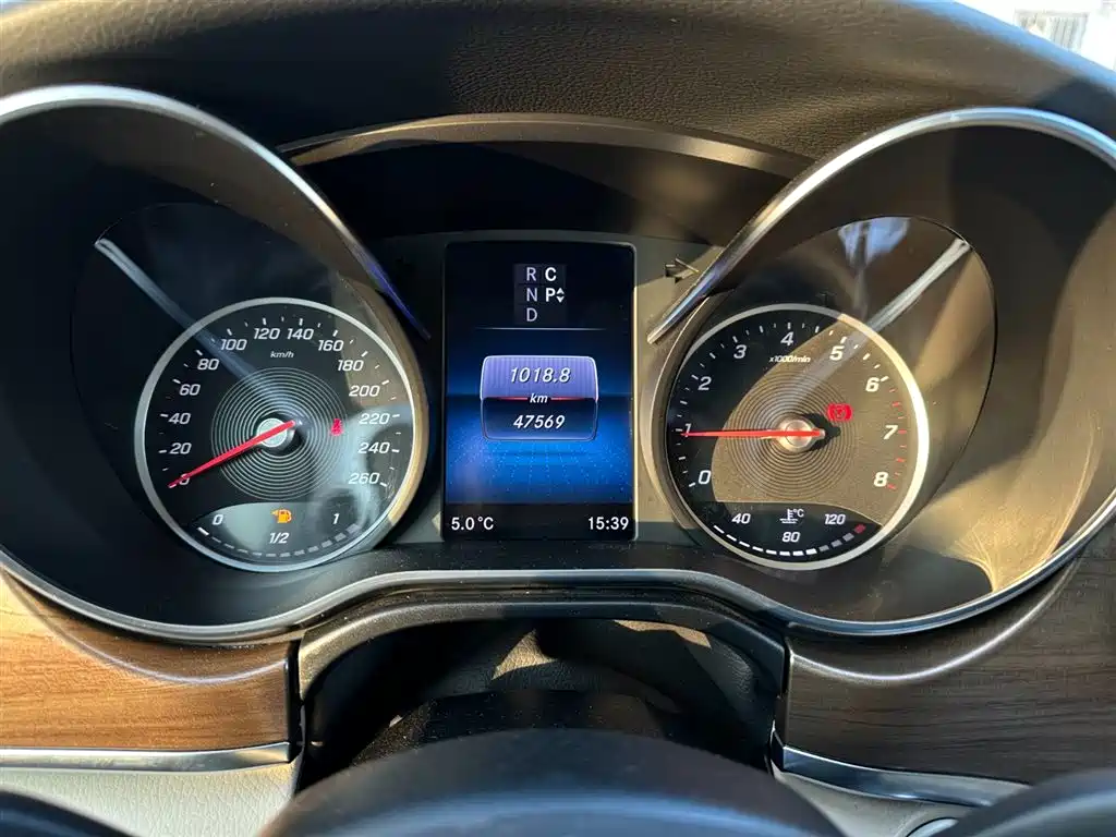 Mercedes-Benz V-Class 2023 — фото 12