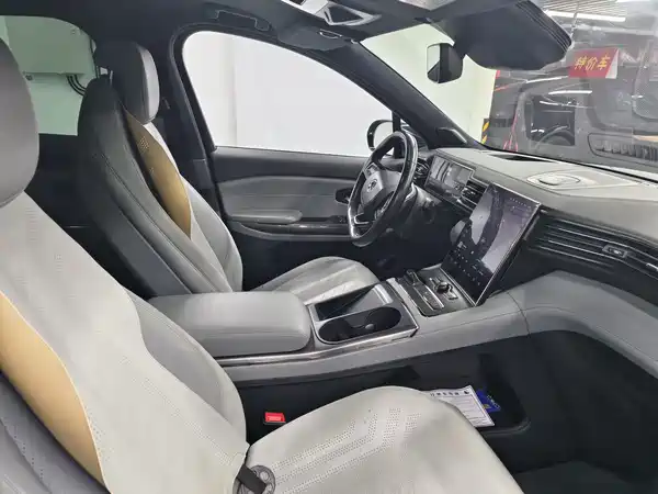 NIO ES6 2020