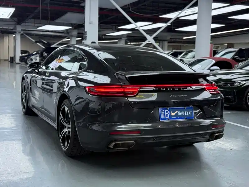 Porsche Panamera 2017 — фото 12