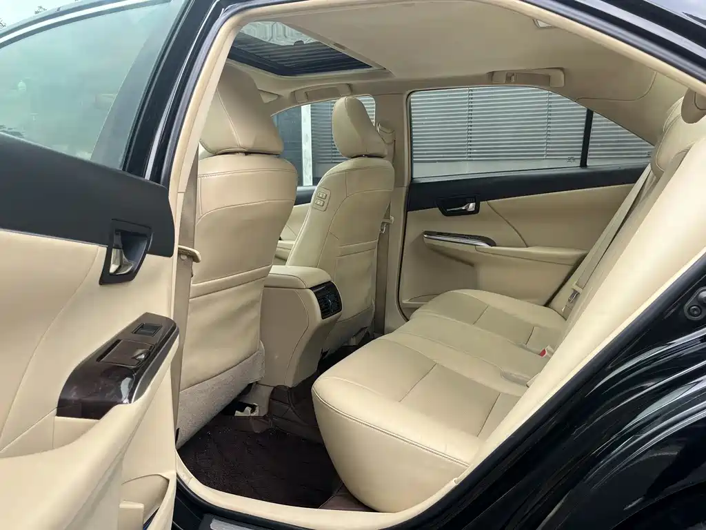 Toyota Camry 2015 — фото 14