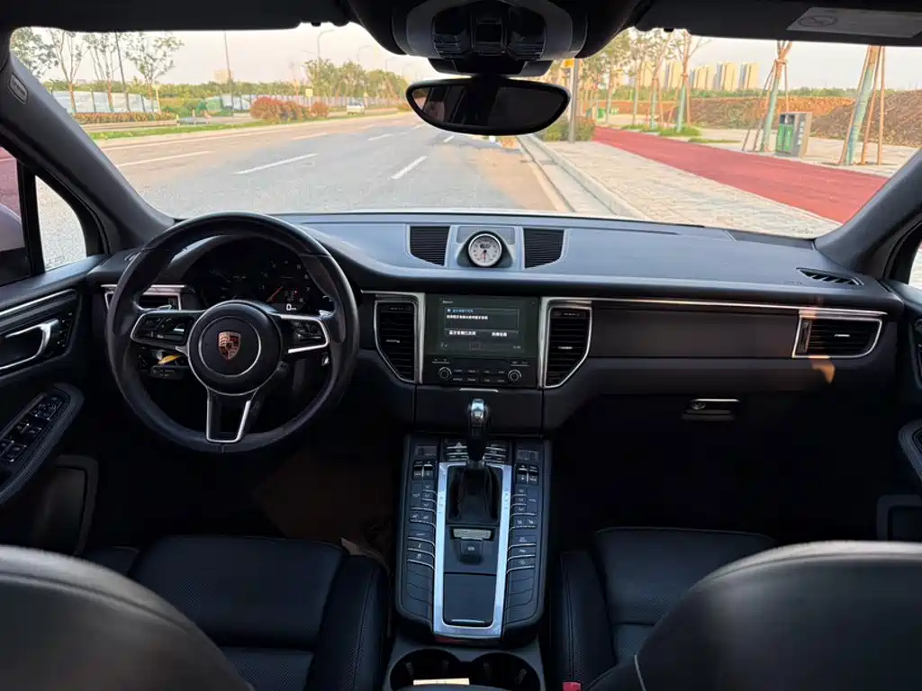 Porsche Macan 2017 — фото 8