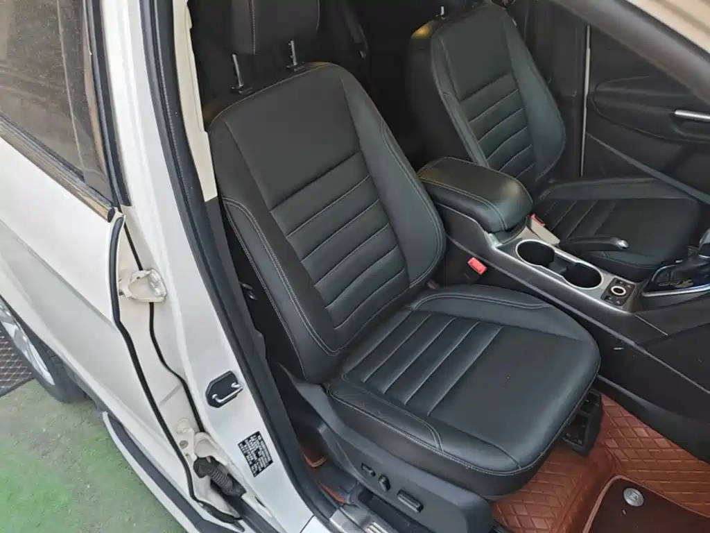 Ford Kuga 2016 — фото 25