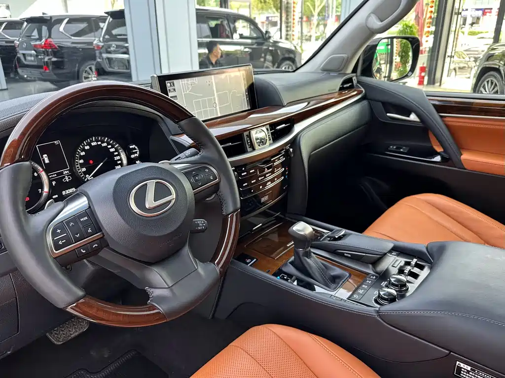 Lexus LX 2019 — фото 15