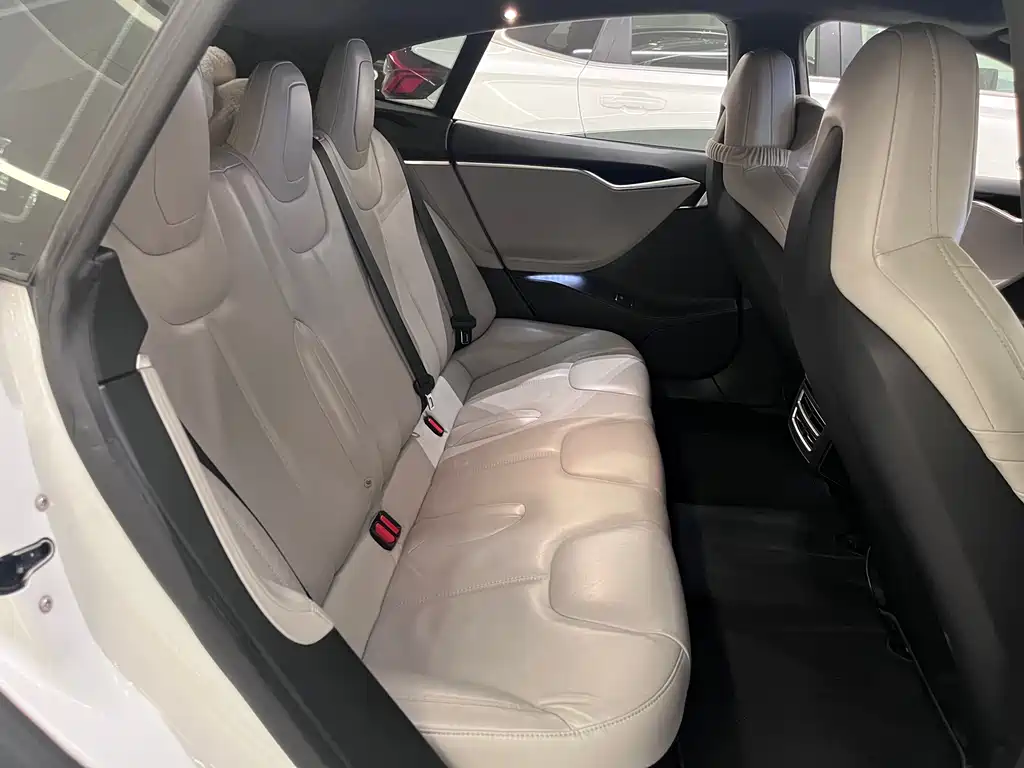 Tesla Model S 2016 — фото 12