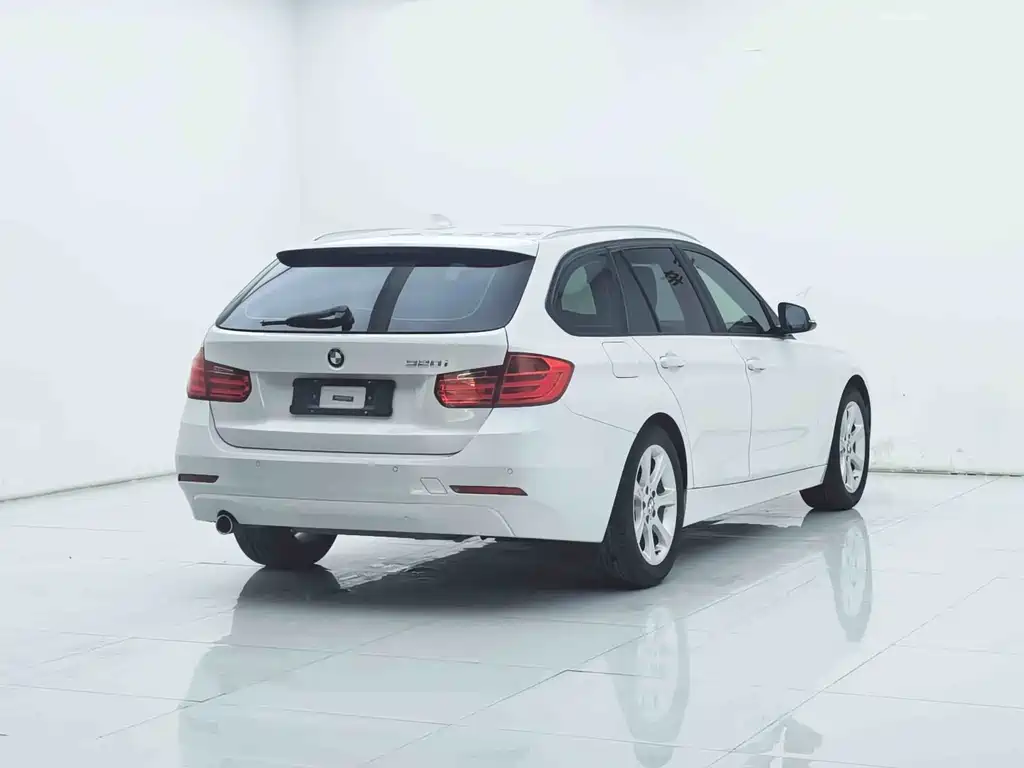 BMW 3 Series 2016 — фото 18