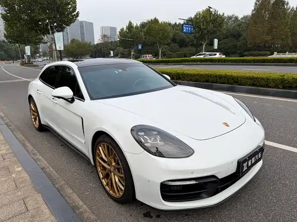 Porsche Panamera 2021
