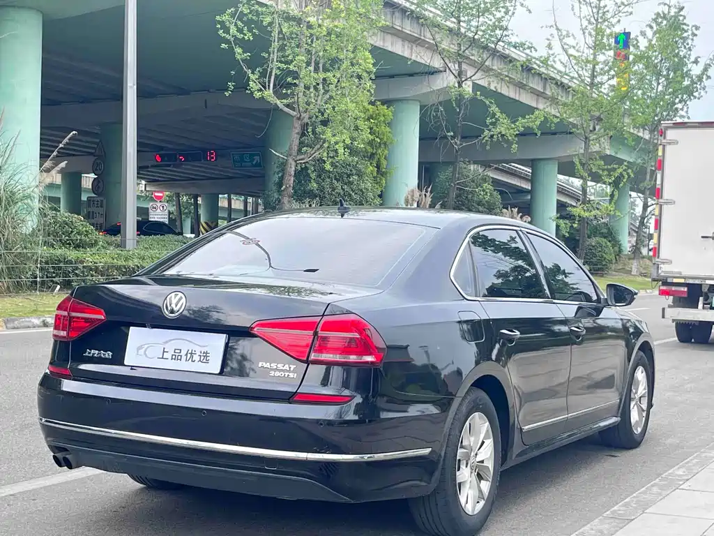 Volkswagen Passat 2019 — фото 16