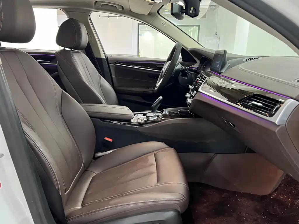 BMW 5 Series 2020 — фото 13