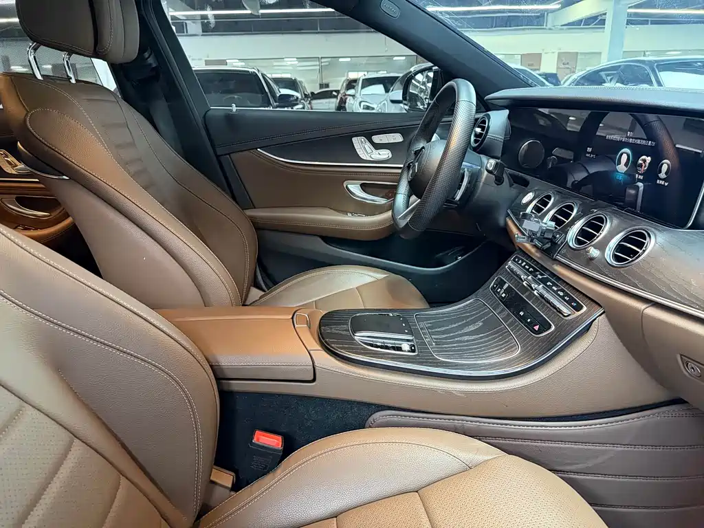 Mercedes-Benz E-Class 2023 — фото 16