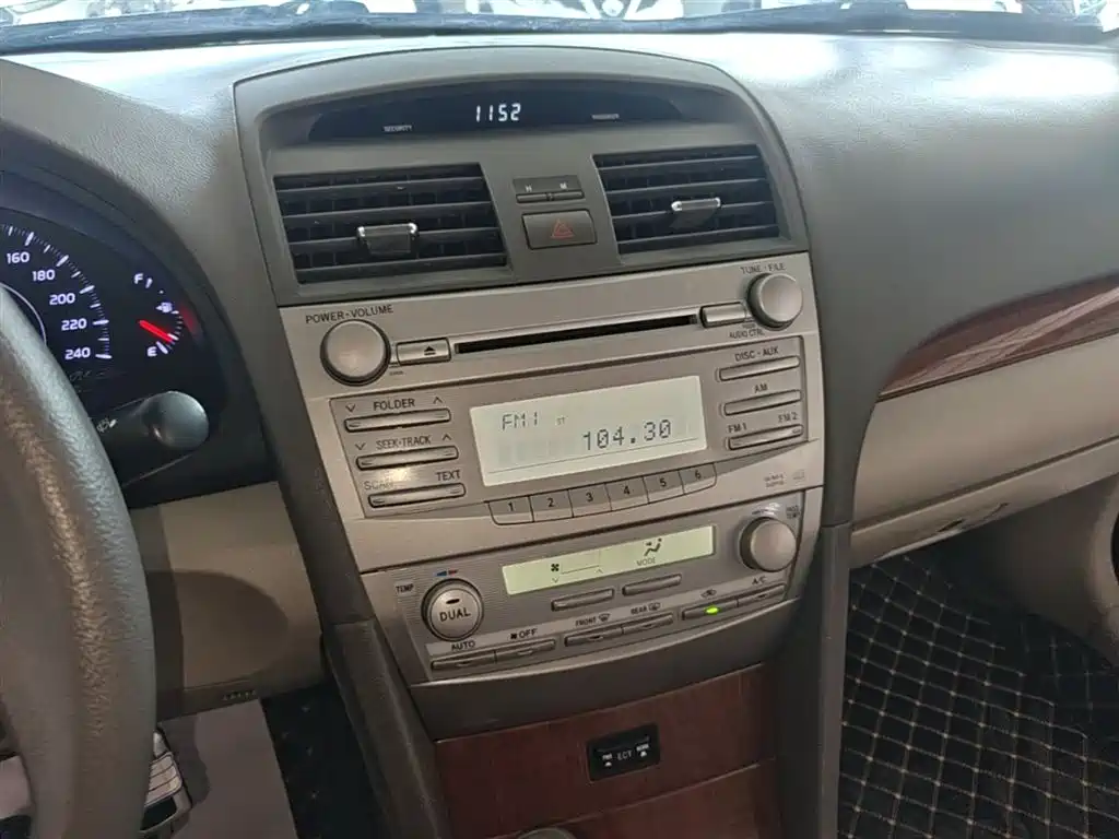 Toyota Camry 2015 — фото 13