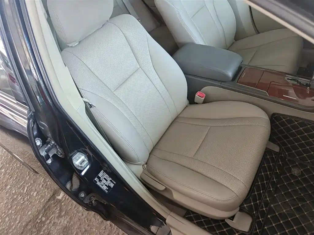 Toyota Camry 2015 — фото 25
