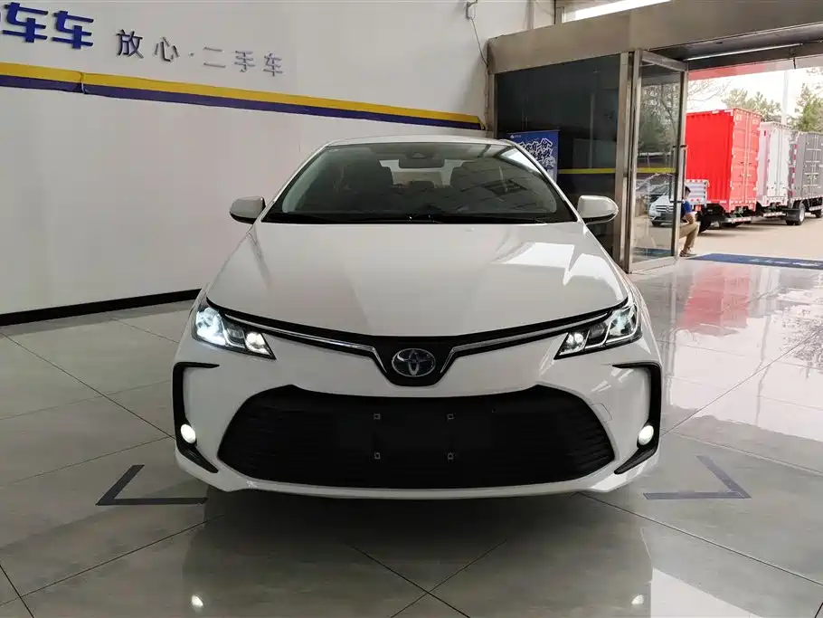 Toyota Corolla 2023 — фото 2