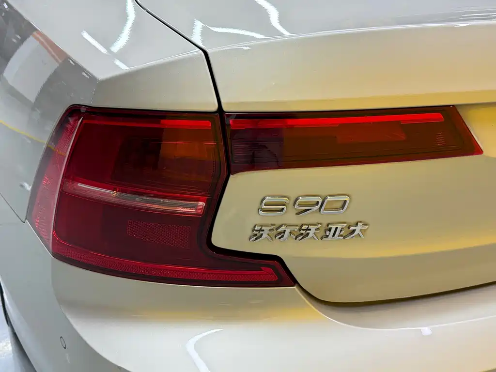 Volvo S90 2017 — фото 25