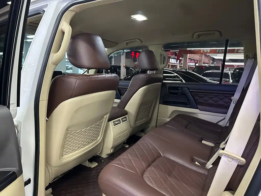 Toyota Land Cruiser 2018 — фото 8
