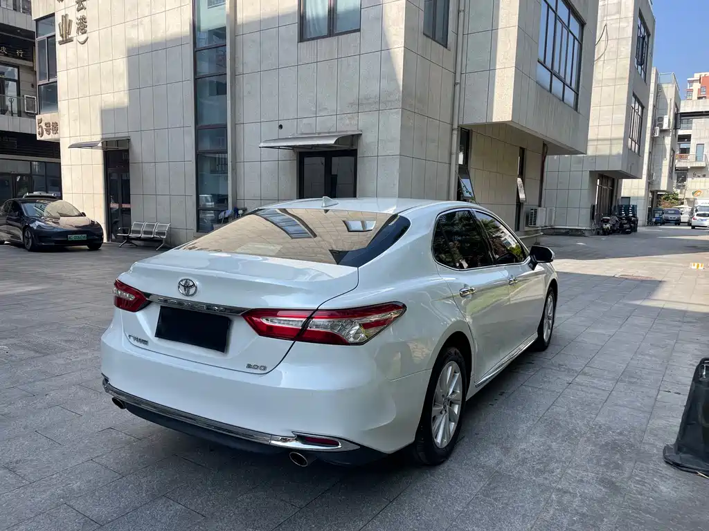 Toyota Camry 2024 — фото 4
