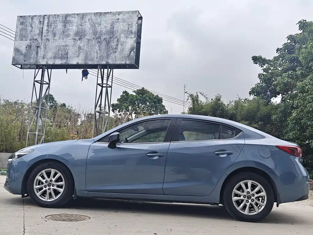 Mazda 3 Axela 2018 — фото 8
