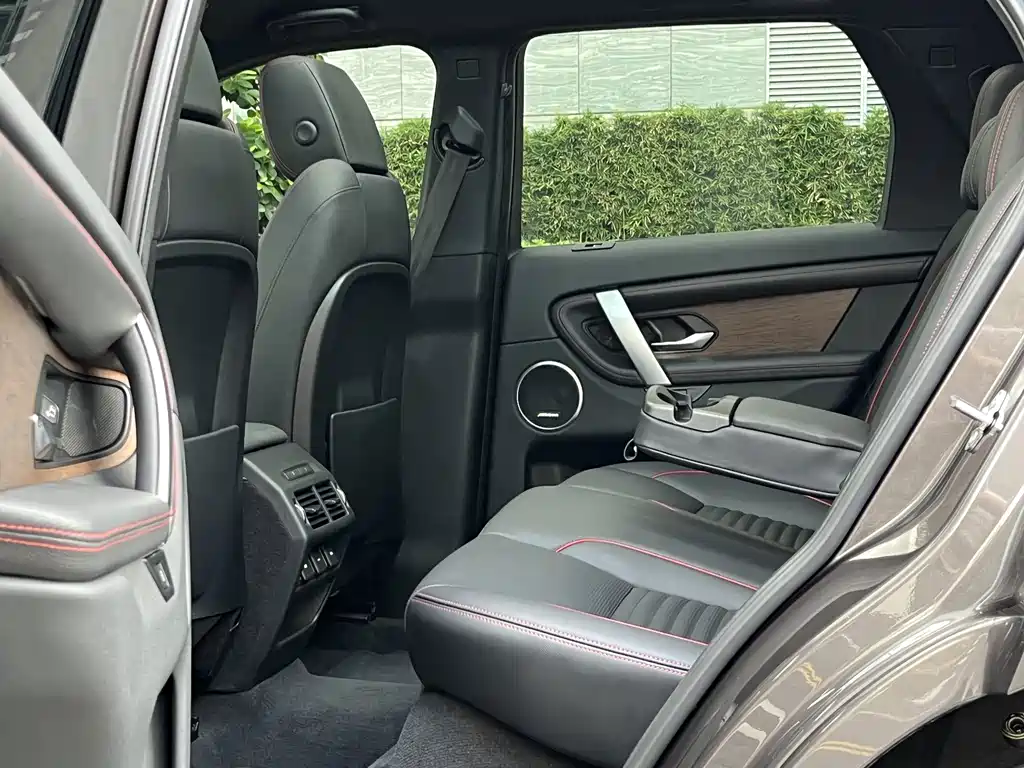 Land Rover Discovery Sport 2023 — фото 10