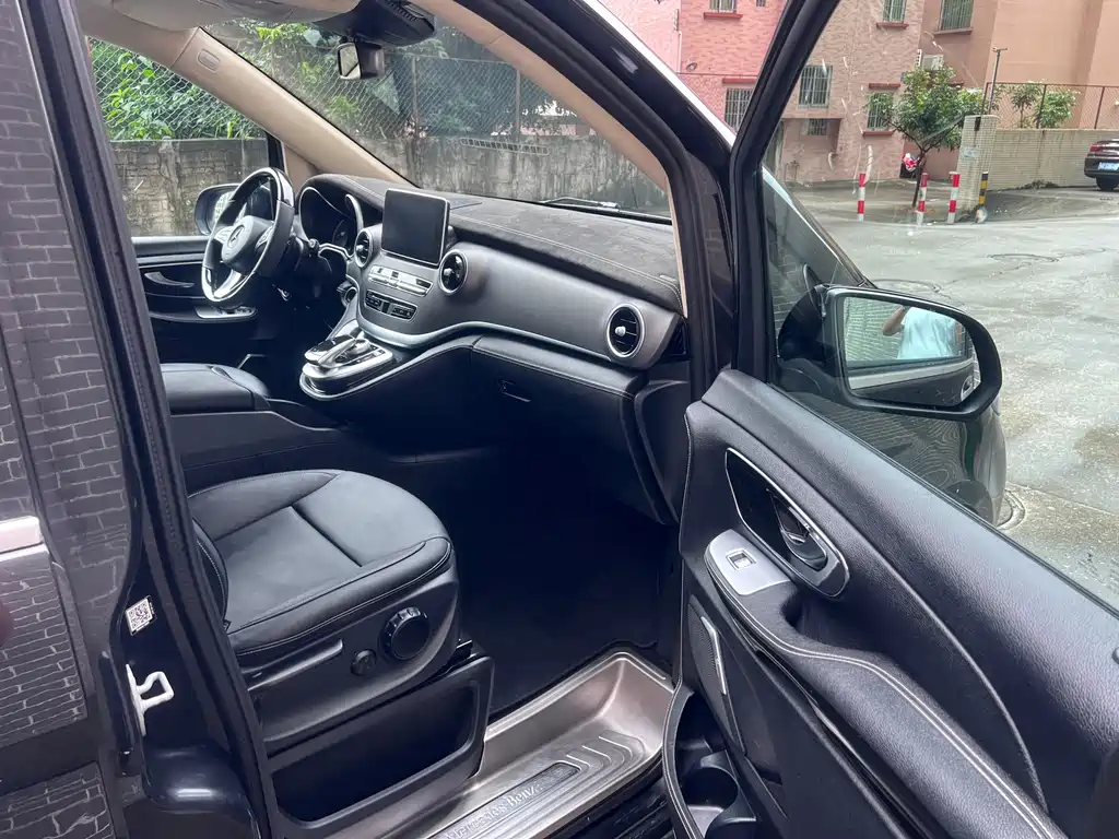 Mercedes-Benz V-Class 2018 — фото 10