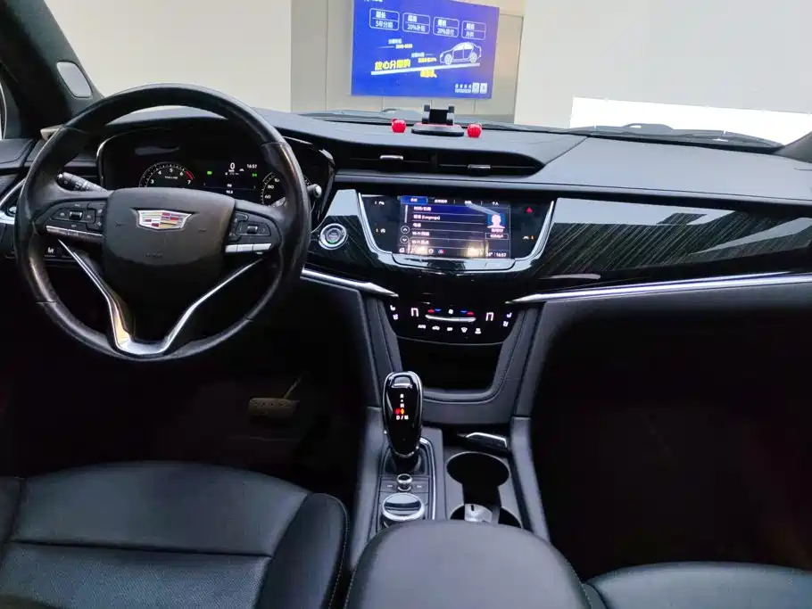 Cadillac XT6 2022 — фото 12