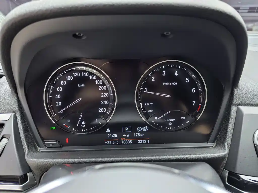BMW 1 Series 2018 — фото 10