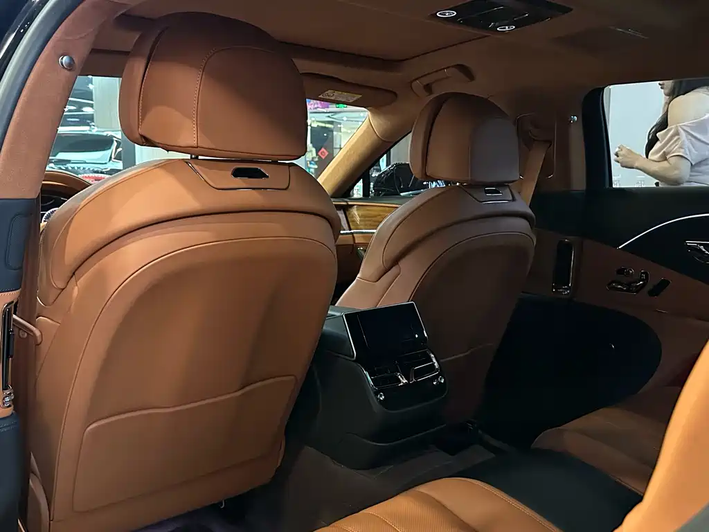 Bentley Flying Spur PHEV 2024 — фото 19