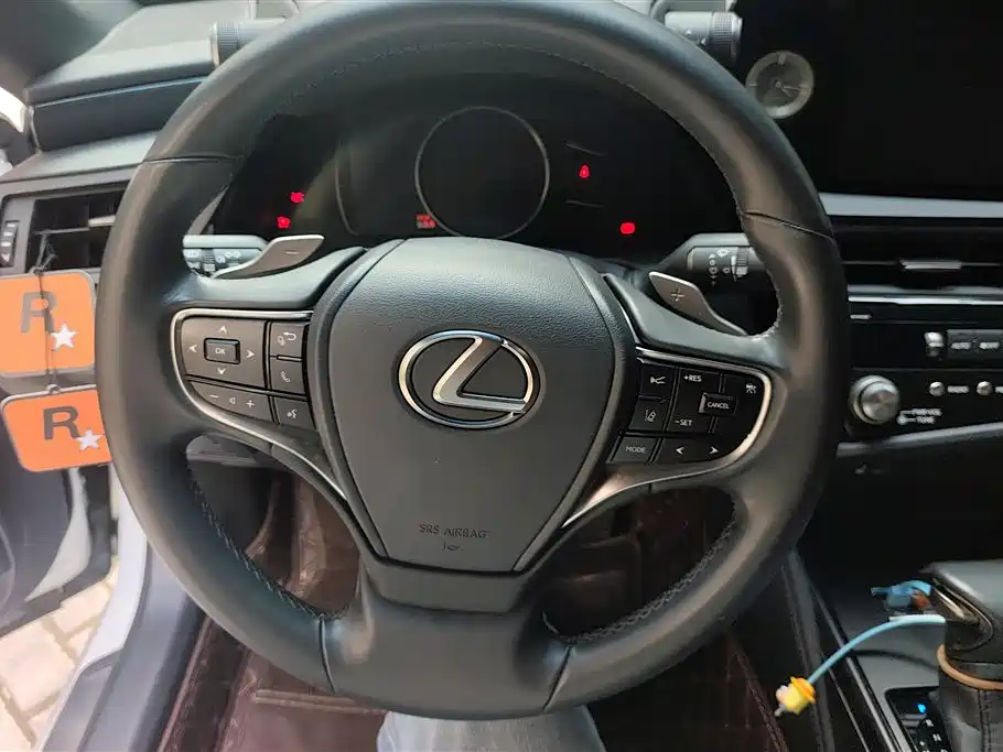 Lexus ES 2023 — фото 15