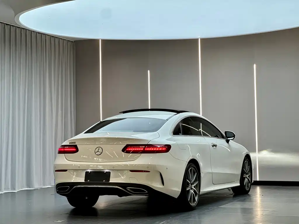 Mercedes-Benz E-Class 2022 — фото 9