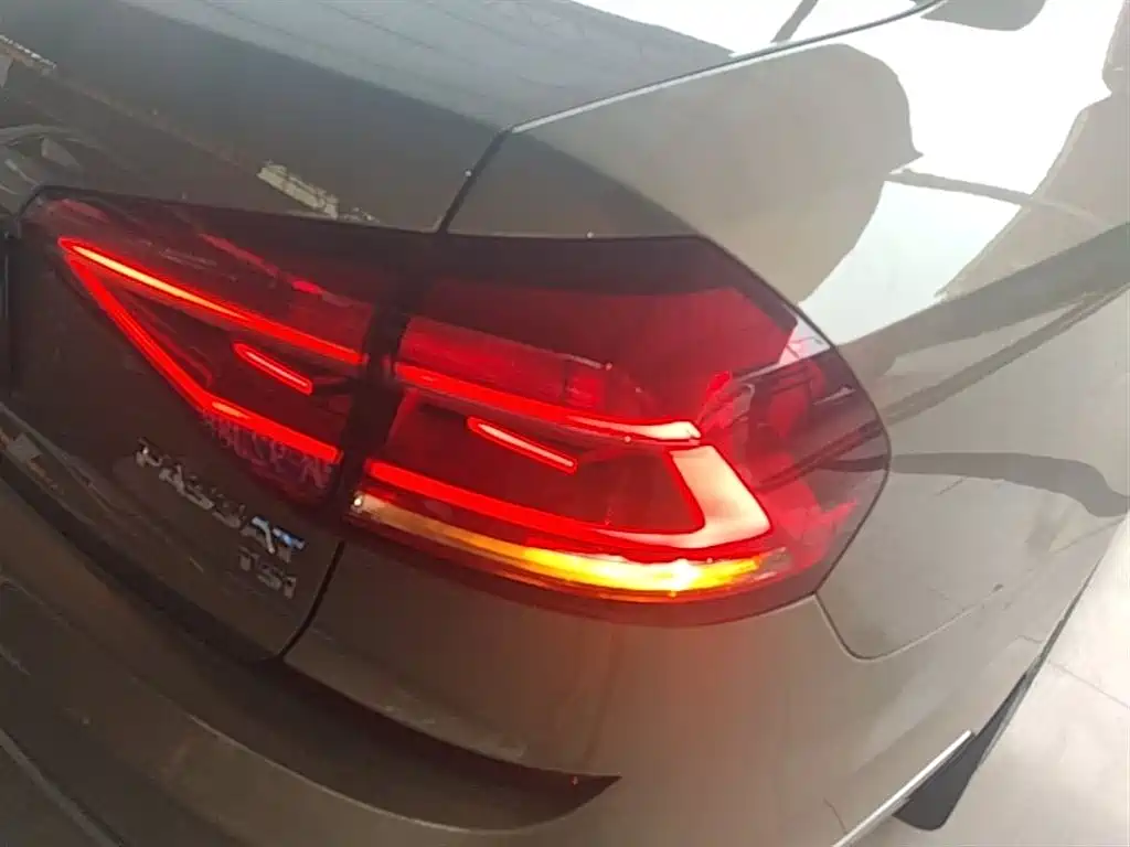 Volkswagen Passat 2017 — фото 8
