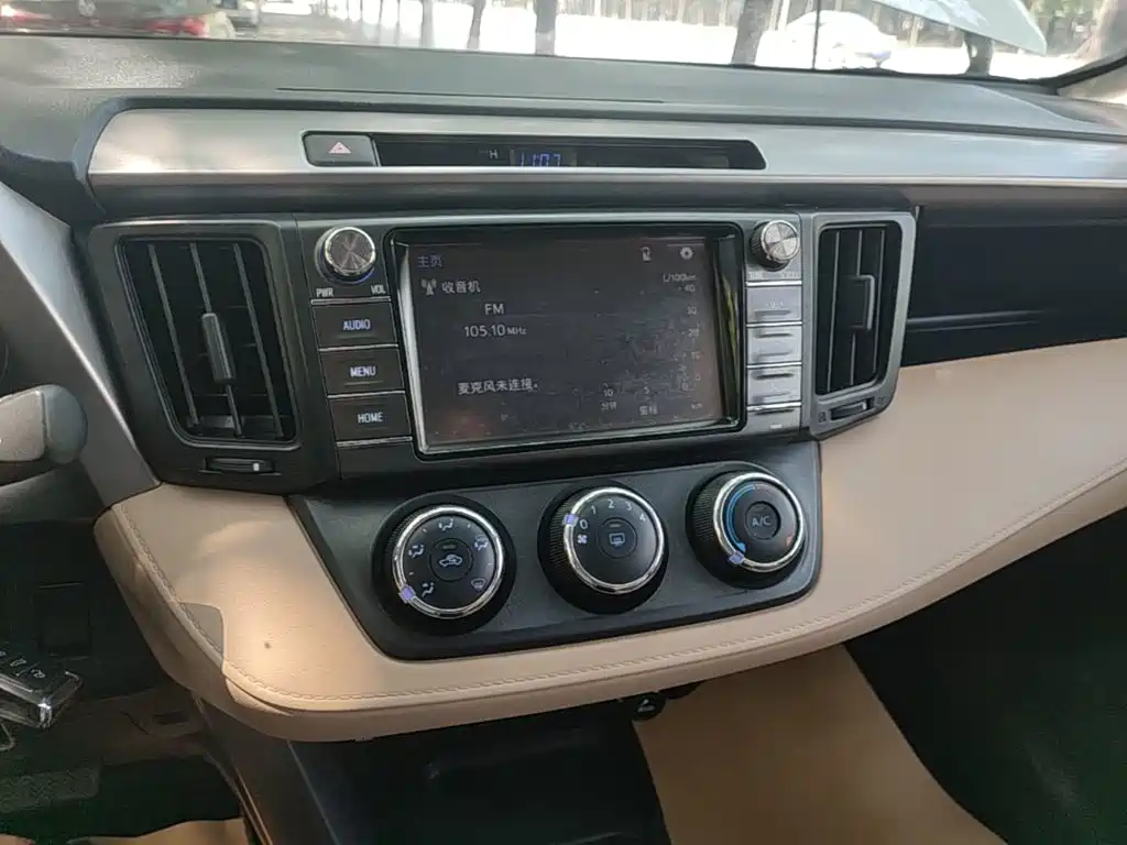 Toyota RAV4 2017 — фото 13