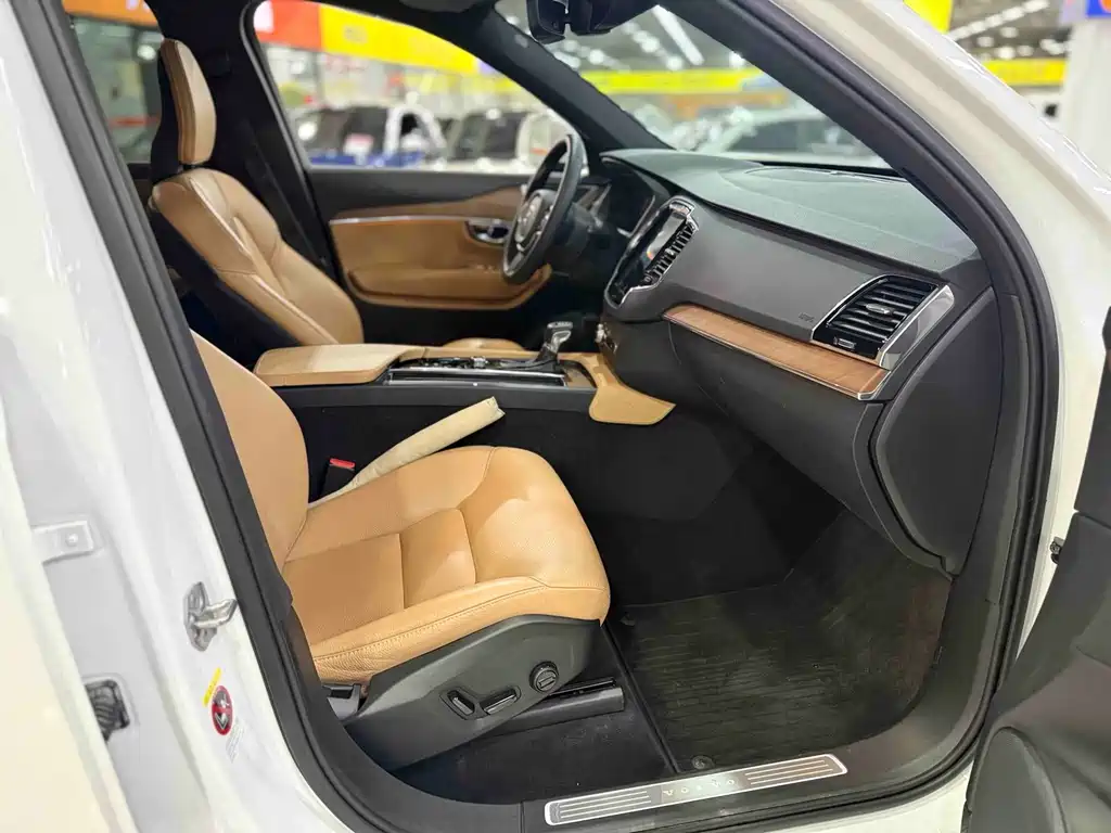Volvo XC90 2019 — фото 15