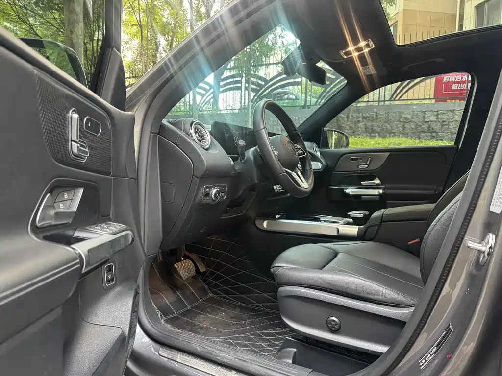 Mercedes-Benz GLB 2023 — фото 4