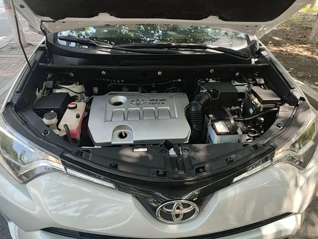Toyota RAV4 2017 — фото 20