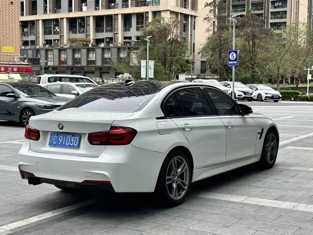 BMW 3 Series 2018 — фото 6