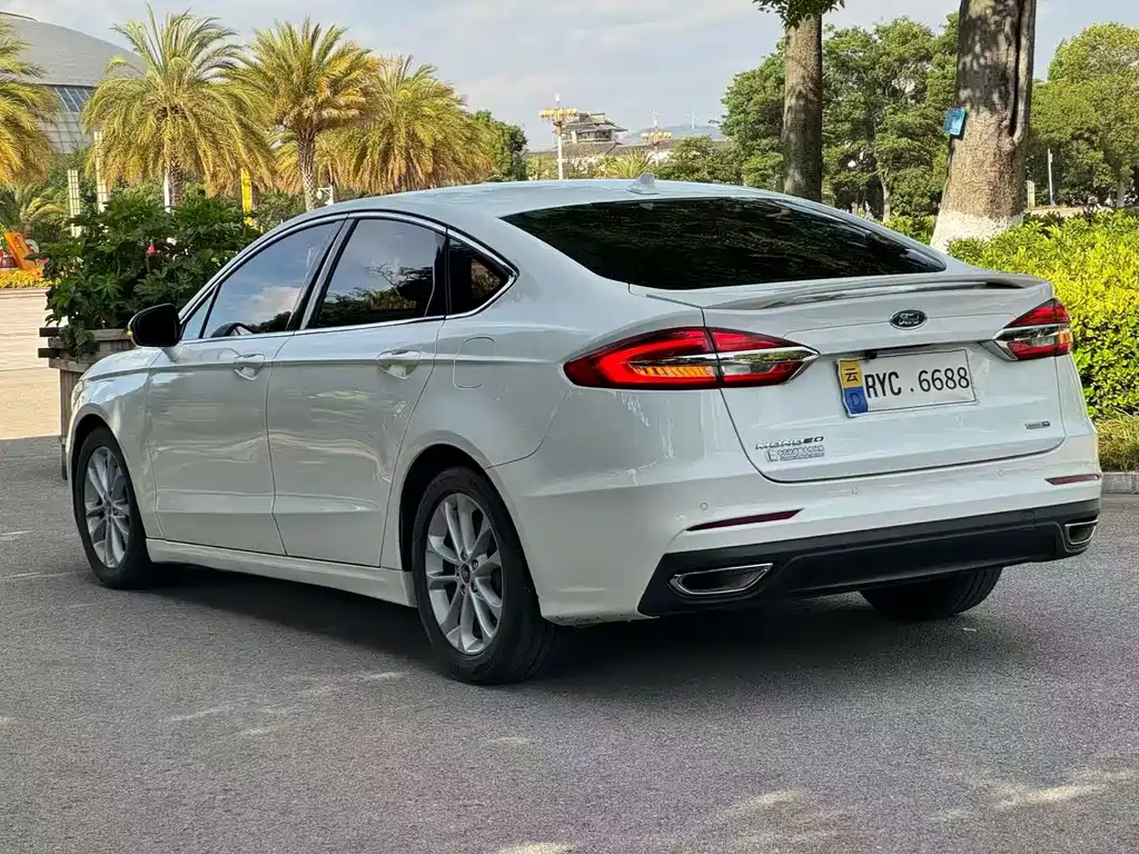 Ford Mondeo 2020 — фото 6