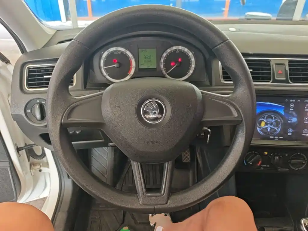 Skoda Rapid 2017 — фото 11