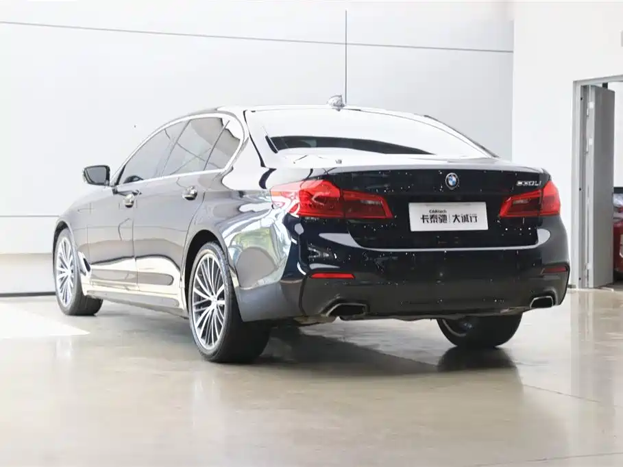 BMW 5 Series 2019 — фото 31
