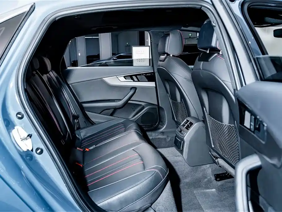 Audi A4L 2023 — фото 22