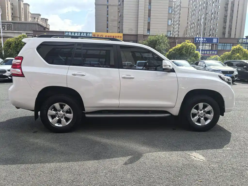 Toyota Prado 2015 — фото 4