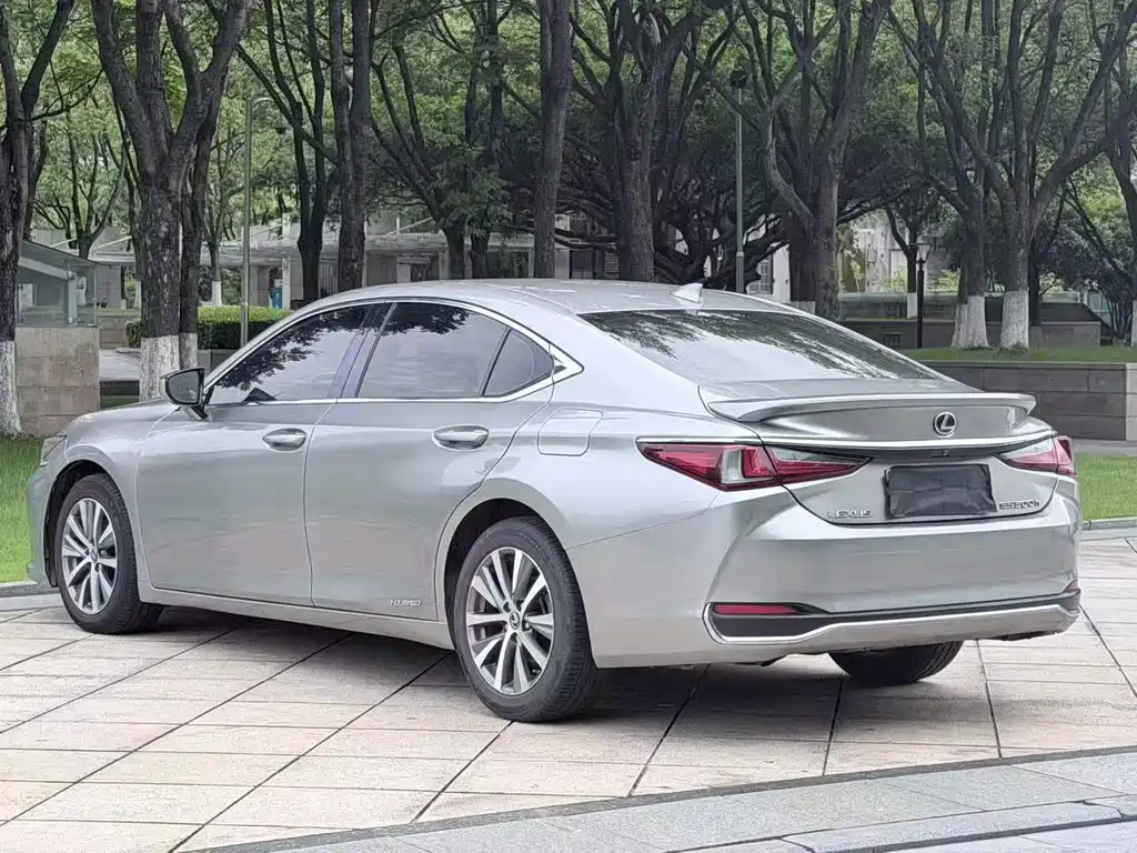Lexus ES 2019 — фото 7